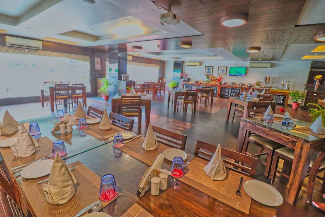 Hotel Clarks Collection Vadodara Buitenkant foto